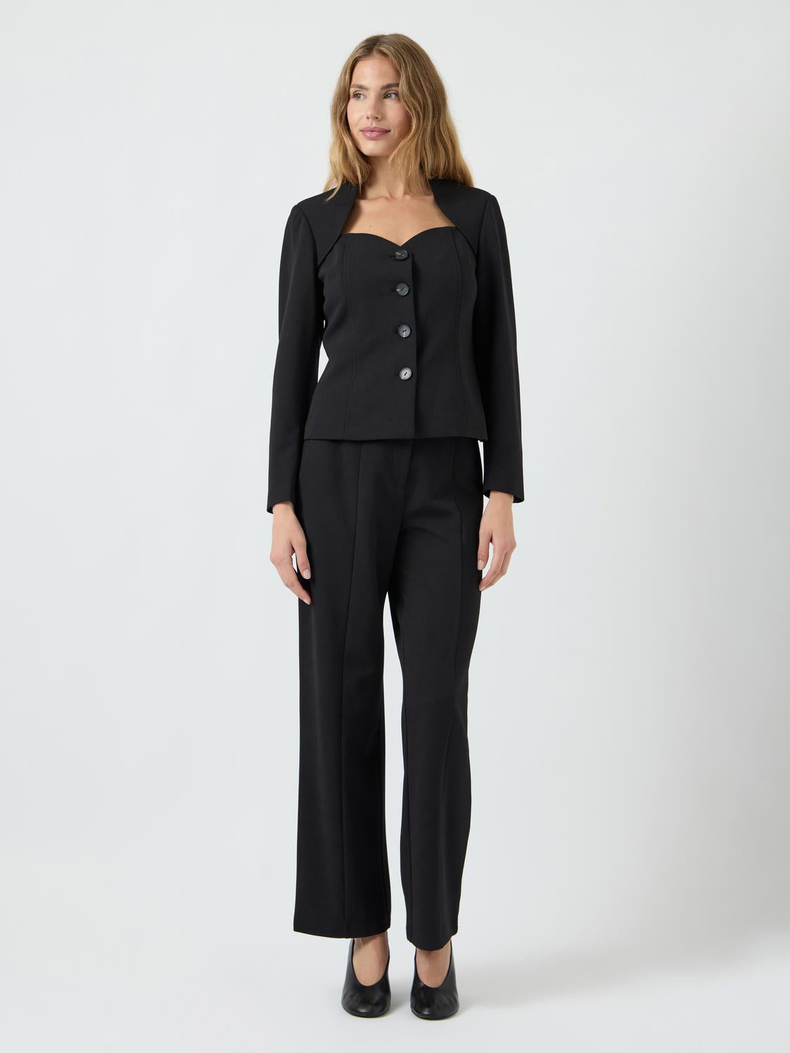 model_shot-front_full